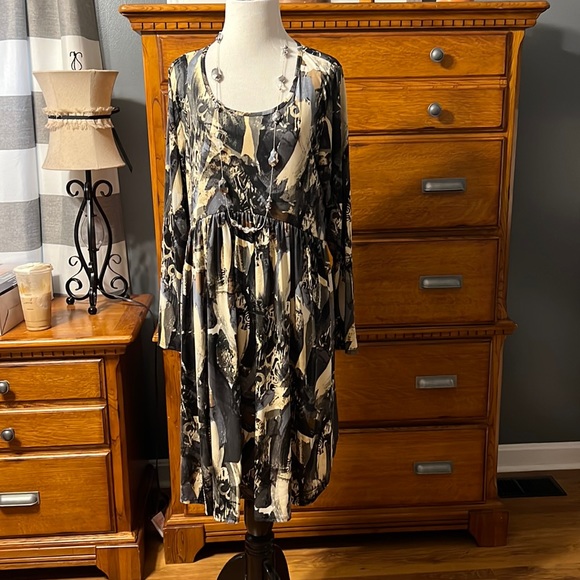 Dress - Picture 1 of 2